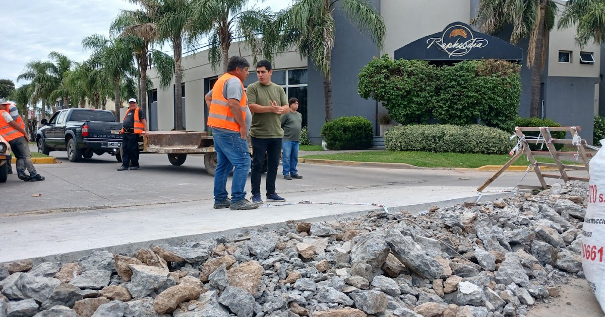 Obras de bacheo y reparación de calzada en Moisés Novillo y Avenida Sarmiento | FM Avenida