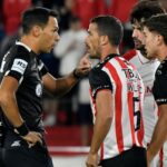 Otra vez, los hinchas explotaron contra Tapia y Toviggino: del escandaloso penal que no le dieron a Huracán ante Barracas al baile del Pincha al ritmo de "no soy secanucas" | FM Avenida