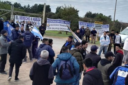Papeleros paran las máquinas: "En resguardo de nuestra vida y nuestro salario" | FM Avenida