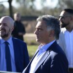 Pareja desembarca en San Nicolás para impulsar el plan libertario de eliminar tasas municipales | FM Avenida