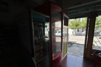 Por orden de la Justicia, Coopser le reconectó la luz al kiosco acusado de fraude | FM Avenida