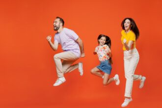 Psicóloga formada en la Ivy League: el momento número uno en el que los niños “aprenden más” de sus padres es la “estrategia de relación definitiva” | FM Avenida