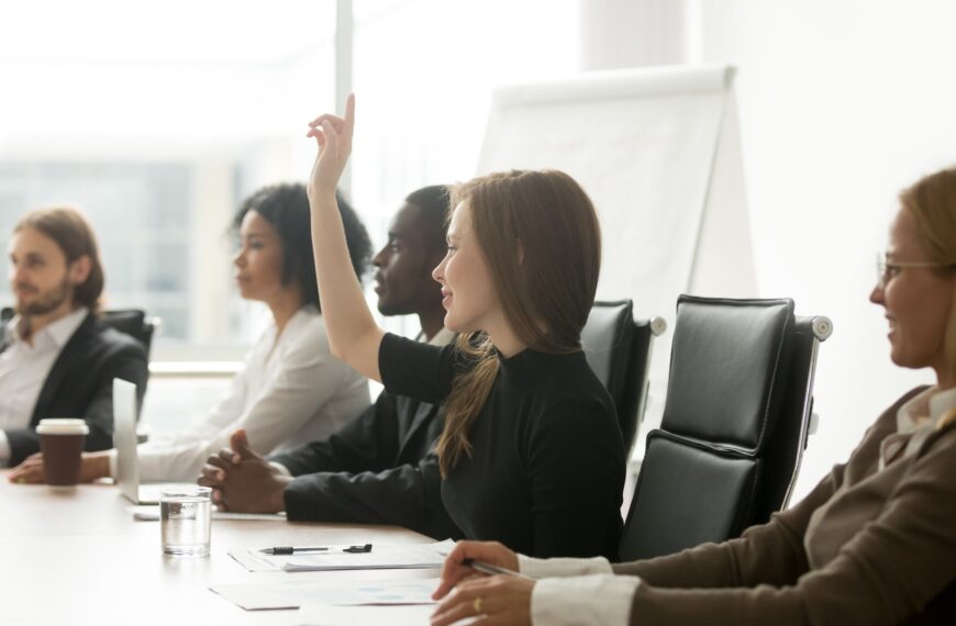 Reconocida empresa financiera capacita a jóvenes y les ofrece trabajo: qué perfiles busca | FM Avenida