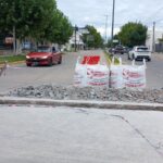 Reparan el pavimento de la Avenida Sarmiento: se había quebrado por dilatación durante el verano | FM Avenida