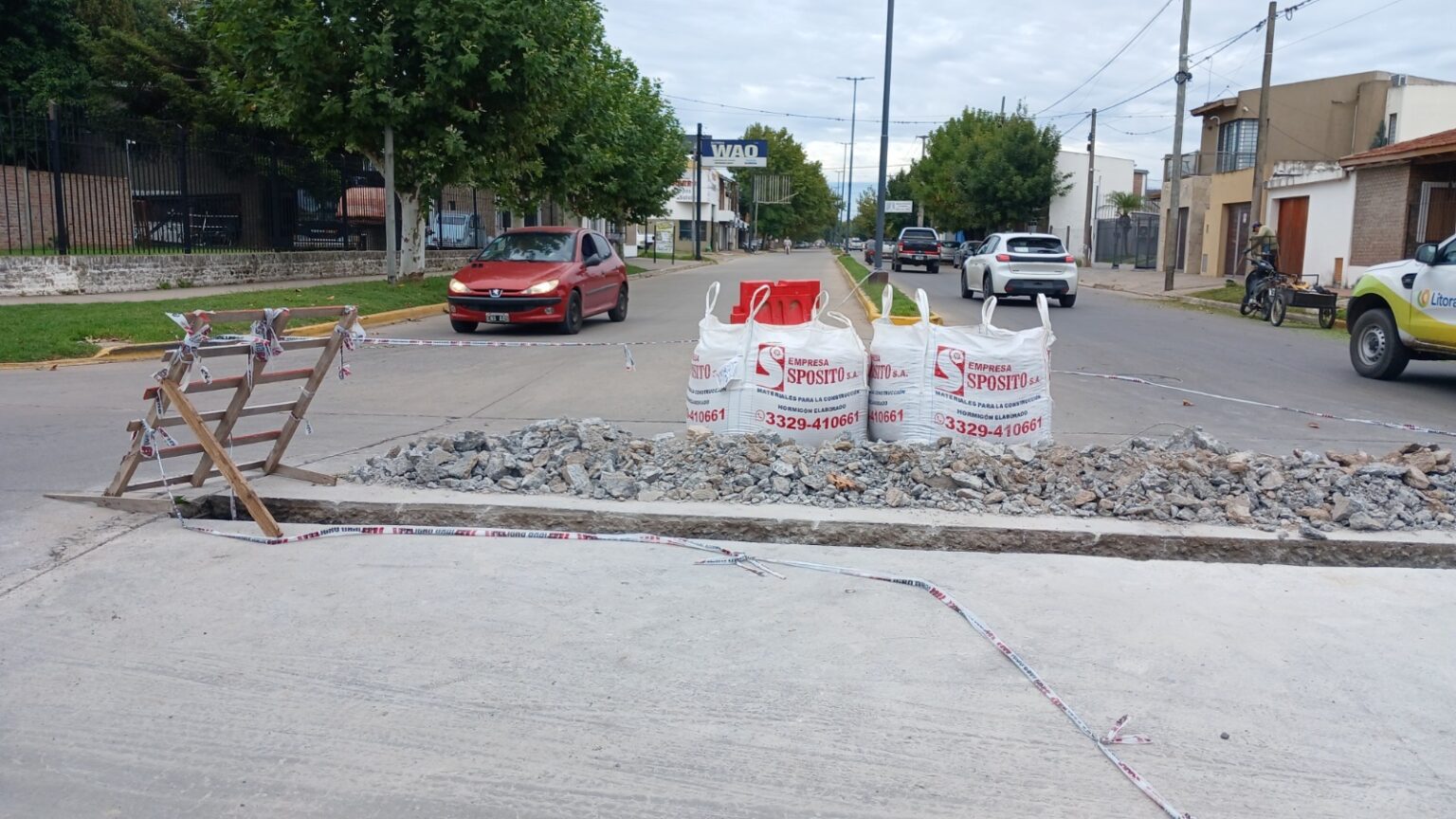 Reparan el pavimento de la Avenida Sarmiento: se había quebrado por dilatación durante el verano | FM Avenida