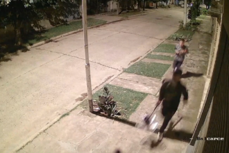 Robo en una vivienda cuando sus moradores dormían: se llevaron un ventilador, celulares y billeteras (Video) | FM Avenida