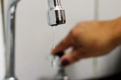 Rotura de un caño maestro afecta el suministro de agua en un amplio sector de San Pedro | FM Avenida