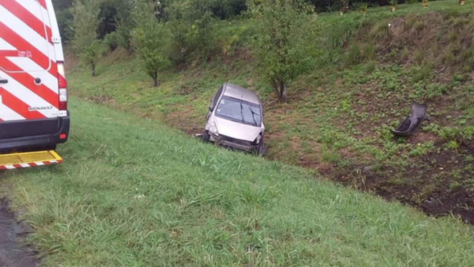 Ruta 9: despiste de un automóvil sin heridos a la altura del kilómetro 152 | FM Avenida