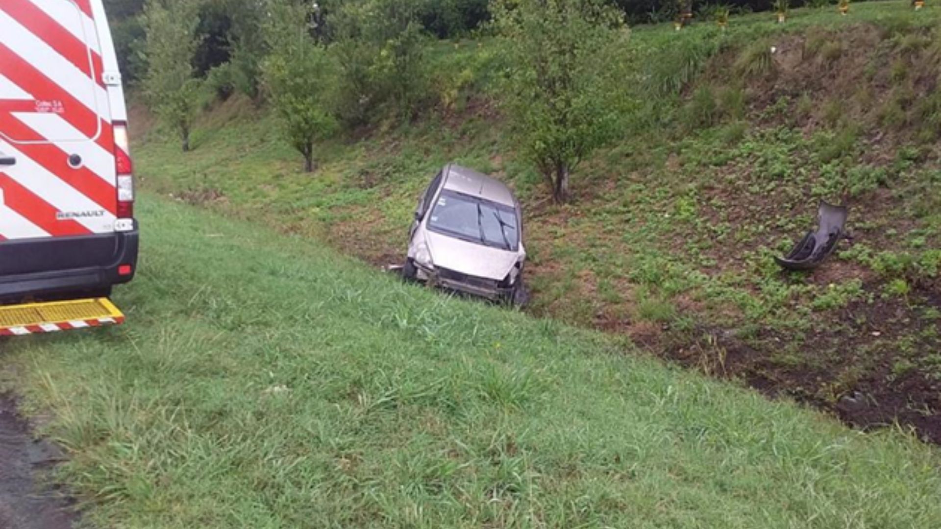 Ruta 9: despiste de un automóvil sin heridos a la altura del kilómetro 152 | FM Avenida