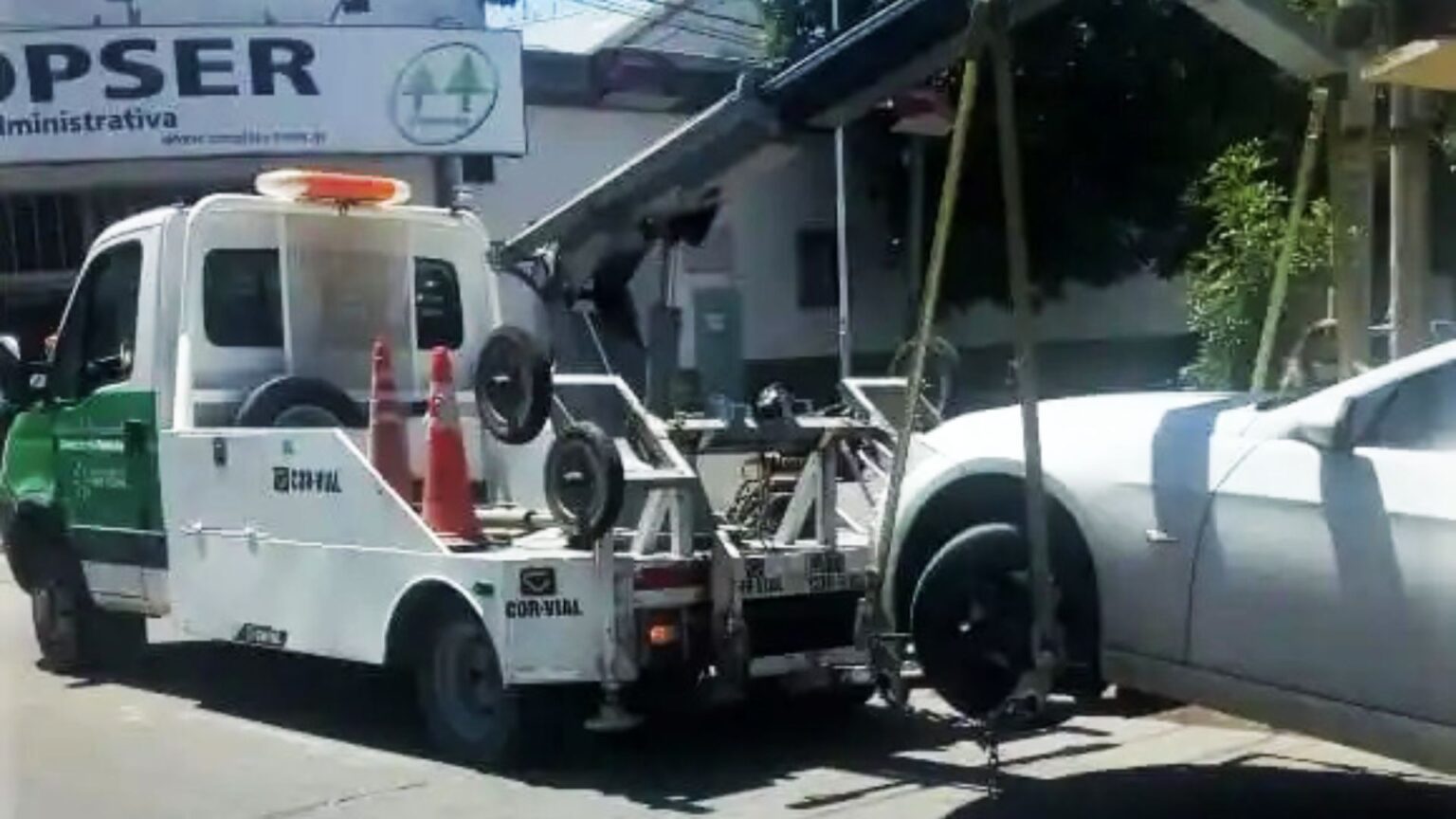 Se viene el “gruazo”: cuánto cuesta el acarreo de los vehículos y cuál es la multa | FM Avenida