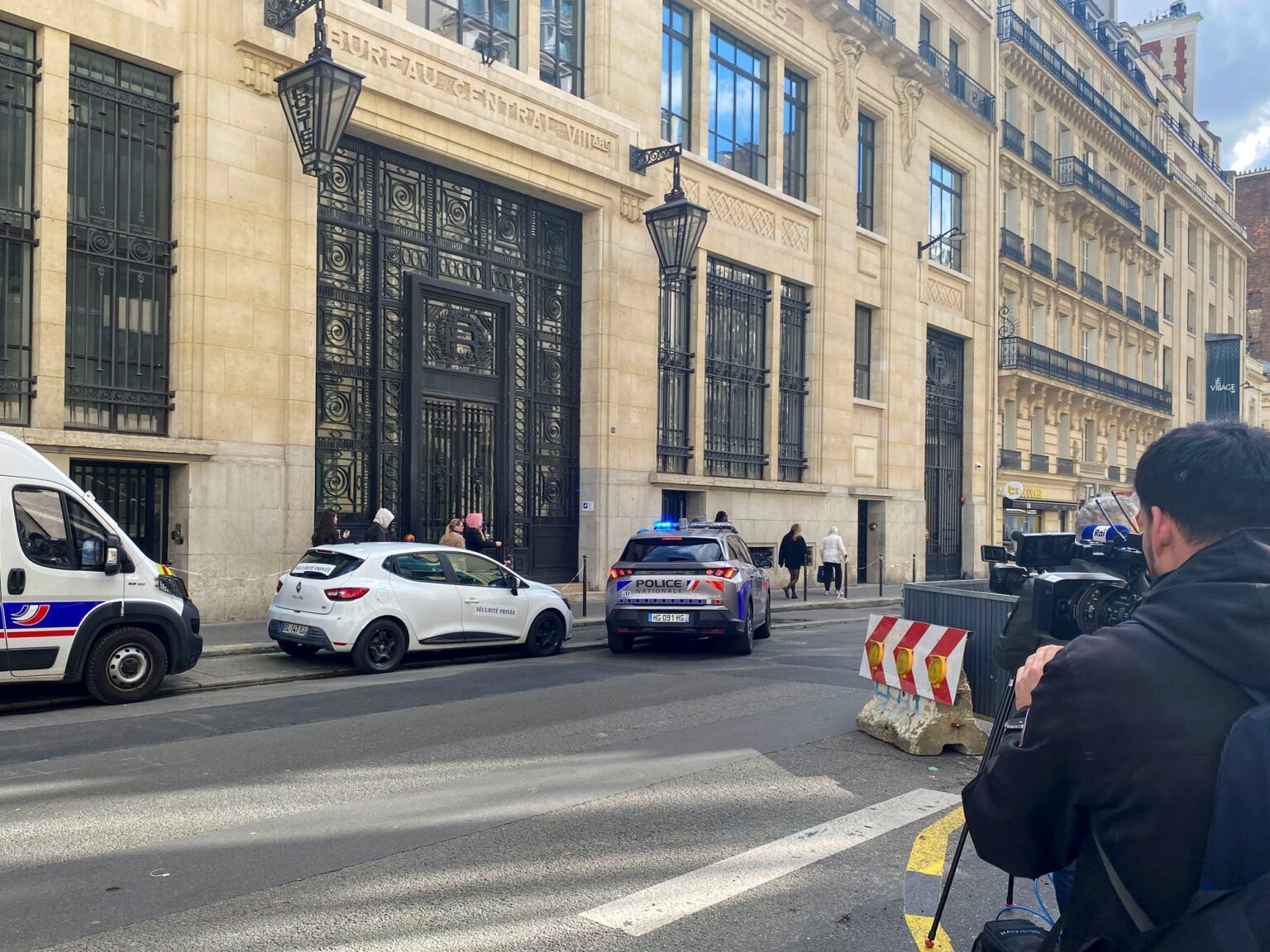 Temor en Francia: la Policía frustró un presunto atentado terrorista con bomba frente a un banco en París | FM Avenida
