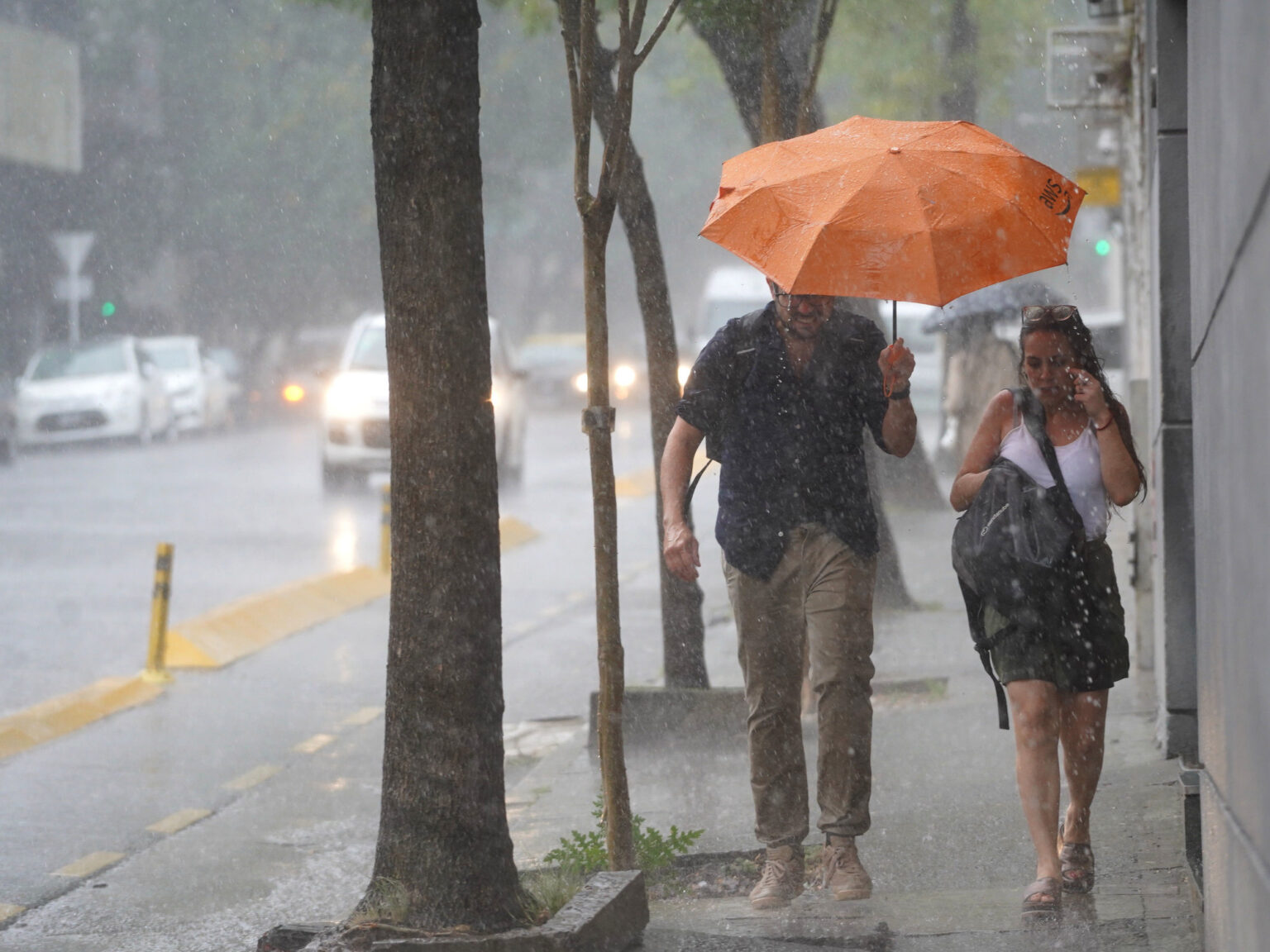 Tormentas en el AMBA: hay alerta amarilla por fuertes precipitaciones y posible caída de granizo en la Ciudad y el Gran Buenos Aires | FM Avenida