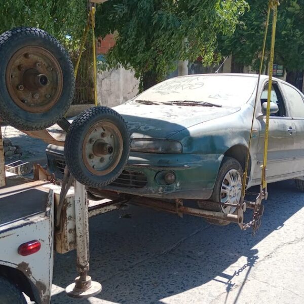 Tránsito: Incautan un auto mal estacionado y secuestran dos motos con escape libre | FM Avenida