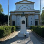 Tras el hecho de vandalismo, pintaron el monumento de San Martín en plaza Constitución | FM Avenida