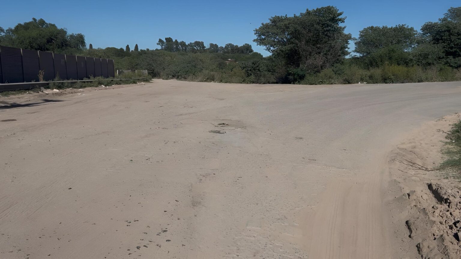Tras el reclamo de los vecinos, comenzaron tareas de limpieza en la zona de la arenera | FM Avenida