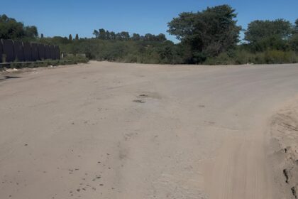 Tras el reclamo de los vecinos, comenzaron tareas de limpieza en la zona de la arenera | FM Avenida