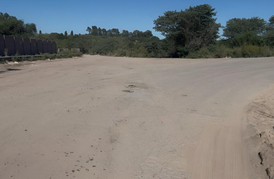 Tras el reclamo de los vecinos, comenzaron tareas de limpieza en la zona de la arenera | FM Avenida