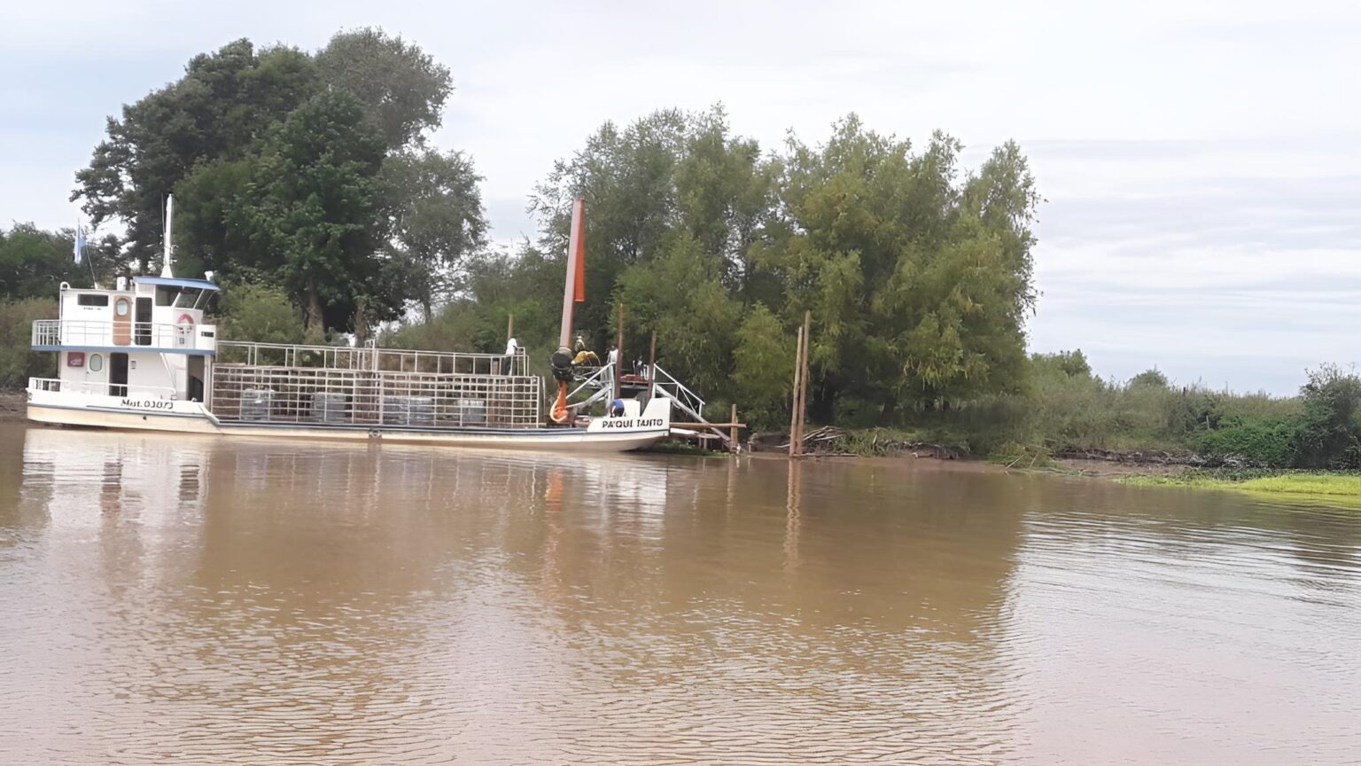 Tras meses de reclamos, comenzaron las tareas de mantenimiento en la escuela de Los Laureles | FM Avenida