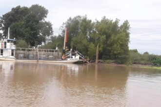Tras meses de reclamos, comenzaron las tareas de mantenimiento en la escuela de Los Laureles | FM Avenida