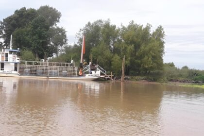 Tras meses de reclamos, comenzaron las tareas de mantenimiento en la escuela de Los Laureles | FM Avenida