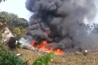 Un avión de la fuerza aérea de Colombia se estrelló tras despegar: afirman que iban más de 100 militares a bordo | FM Avenida