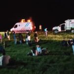 Un micro de larga distancia volcó en la Ruta 9 y hay decenas de heridos | FM Avenida