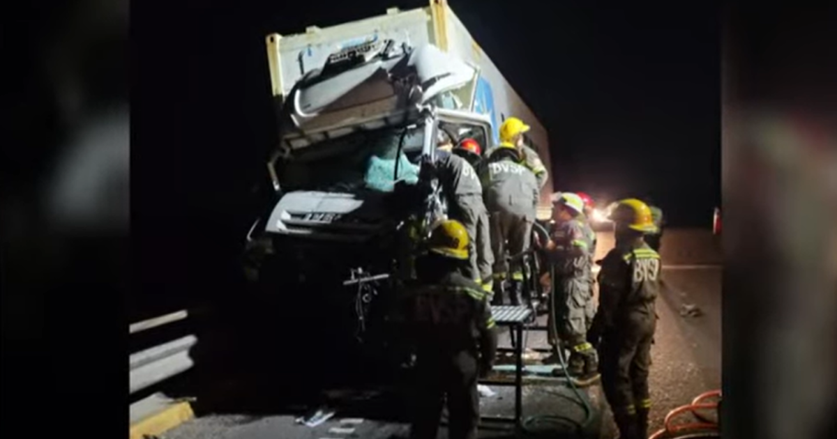 Un muerto y heridos tras un doble choque de camiones y un micro en la Ruta 9 | FM Avenida