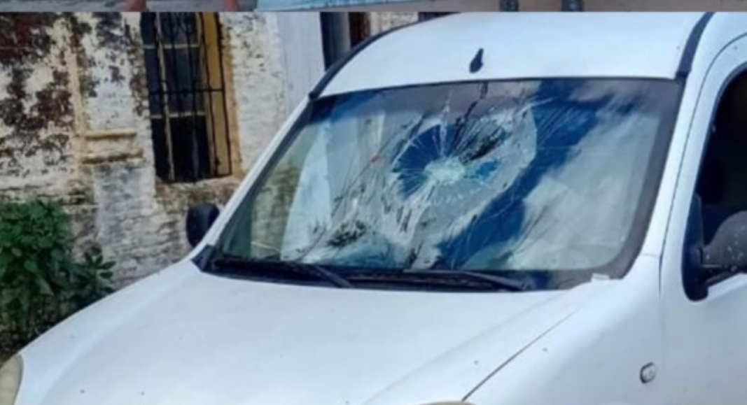 Un vecino de Santa Lucía fue detenido tras destrozar el parabrisas de una camioneta | FM Avenida