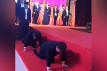 Una empresa hizo gatear a los empleados que no cumplieron objetivos | FM Avenida