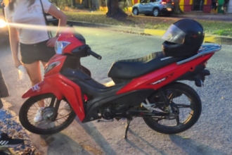 Una joven resultó herida tras un choque entre una moto y una bicicleta | FM Avenida