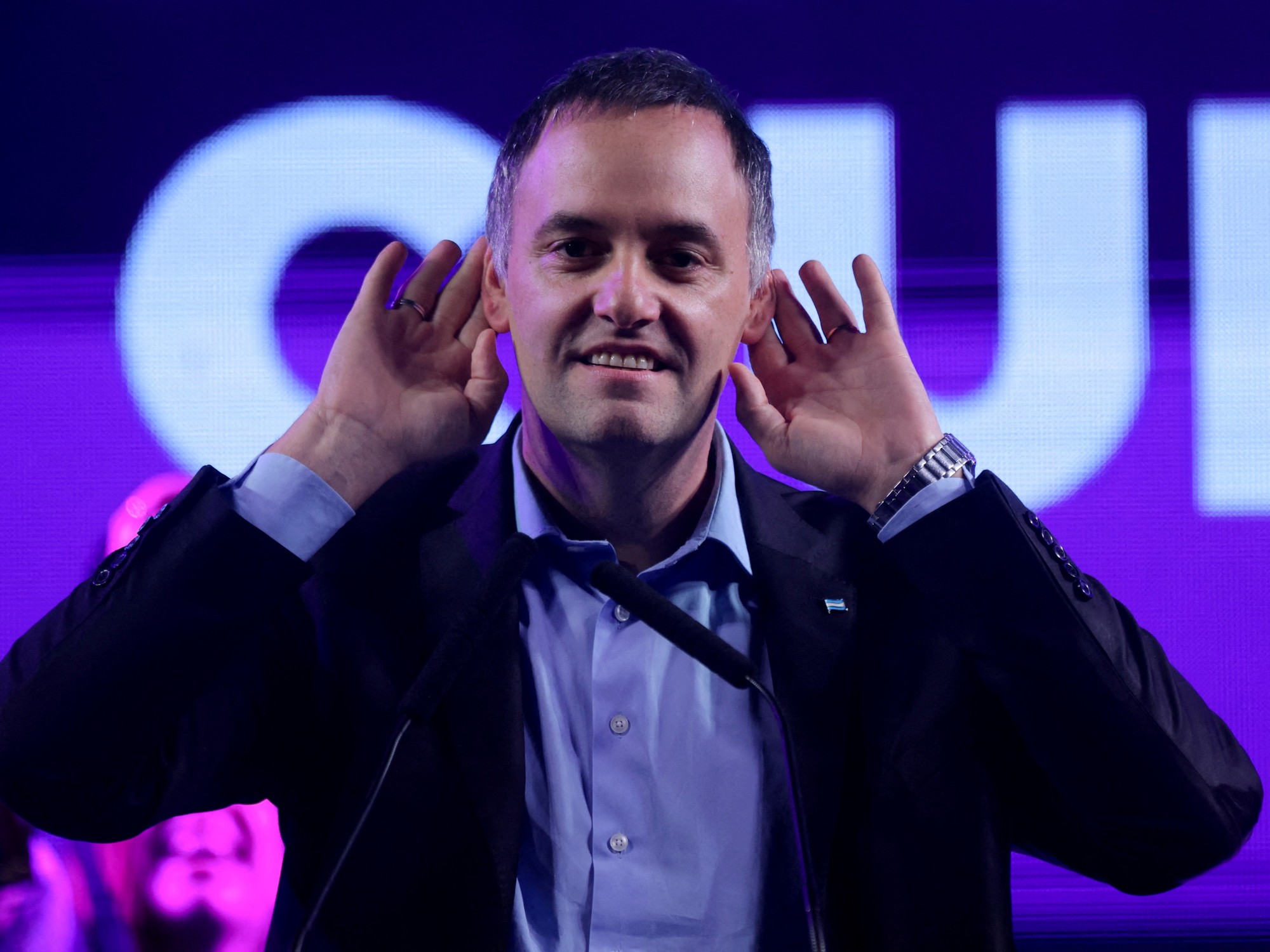 Una nueva encuesta confirma el impacto del escándalo Adorni: 20 puntos de caída en tres meses | FM Avenida