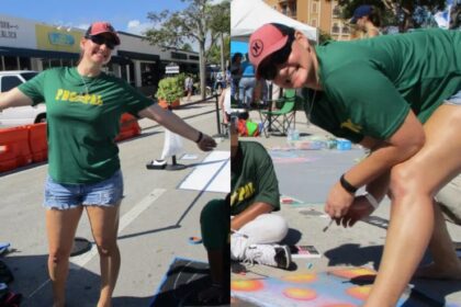 Una oficial de policía renunció luego de ser descubierta vendiendo contenido para adultos de fetiches de pie | FM Avenida