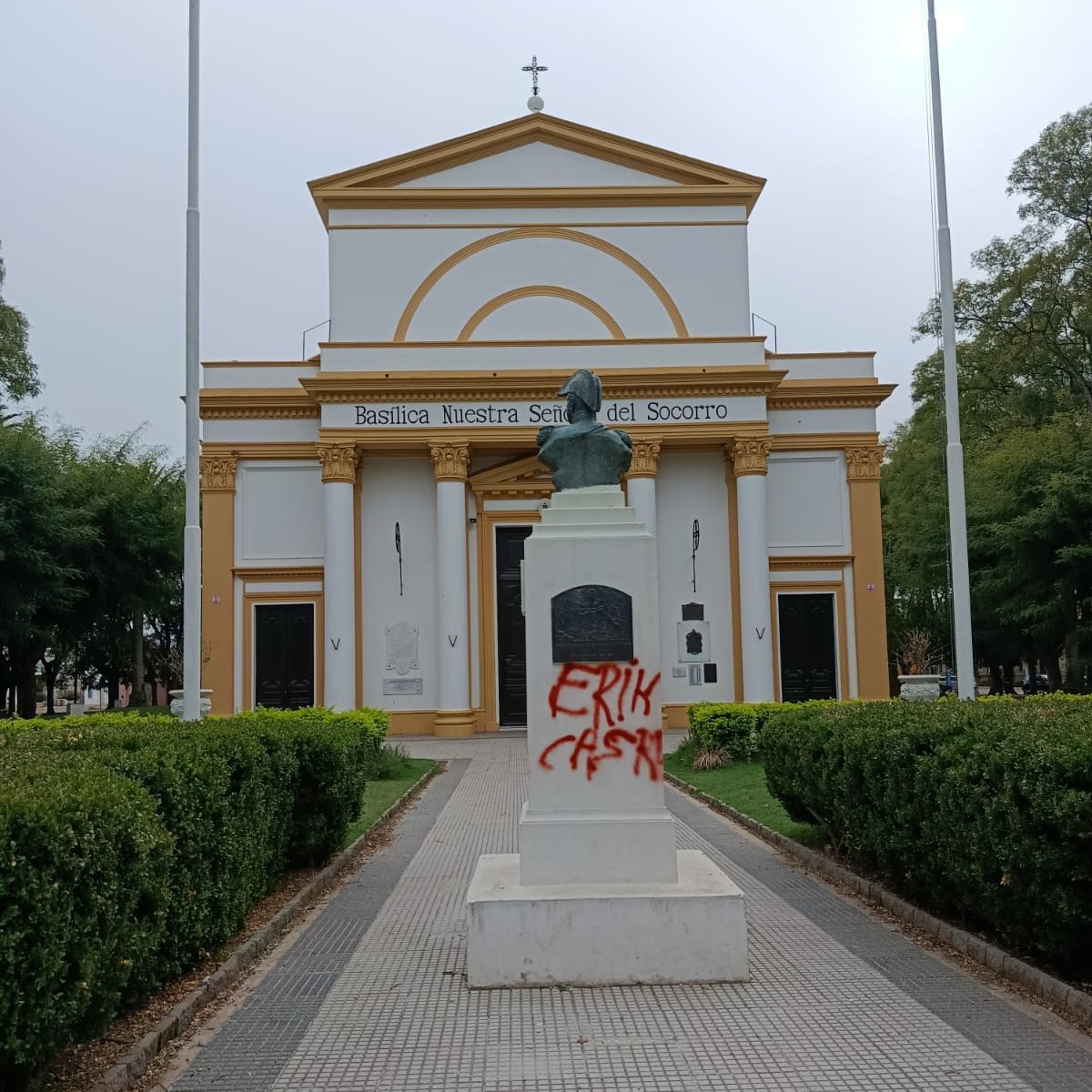 Vandalismo en el monumento a San Martín: el Municipio informó que no hay "ninguna" cámara en la zona | FM Avenida