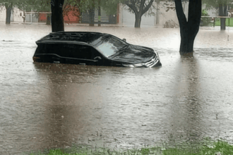 Video: Por la intensa lluvia, en pocos minutos varias calles y avenidas quedaron inundadas en Mar del Plata | FM Avenida