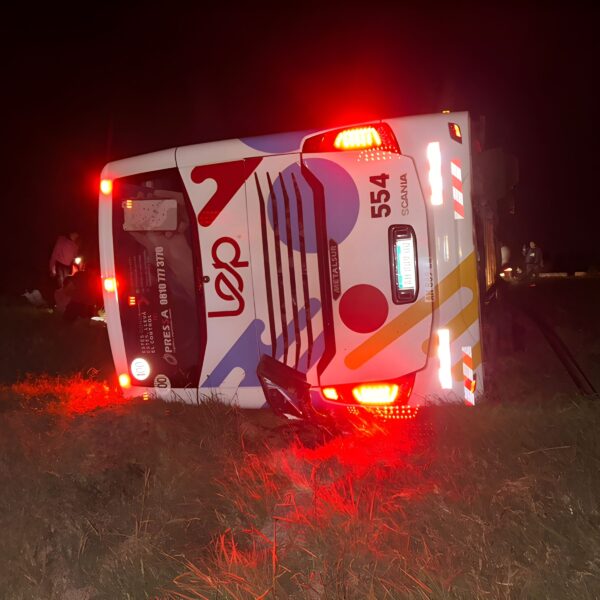 Volcó un micro de pasajeros en ruta 9: unos 45 heridos asistidos en el Hospital | FM Avenida