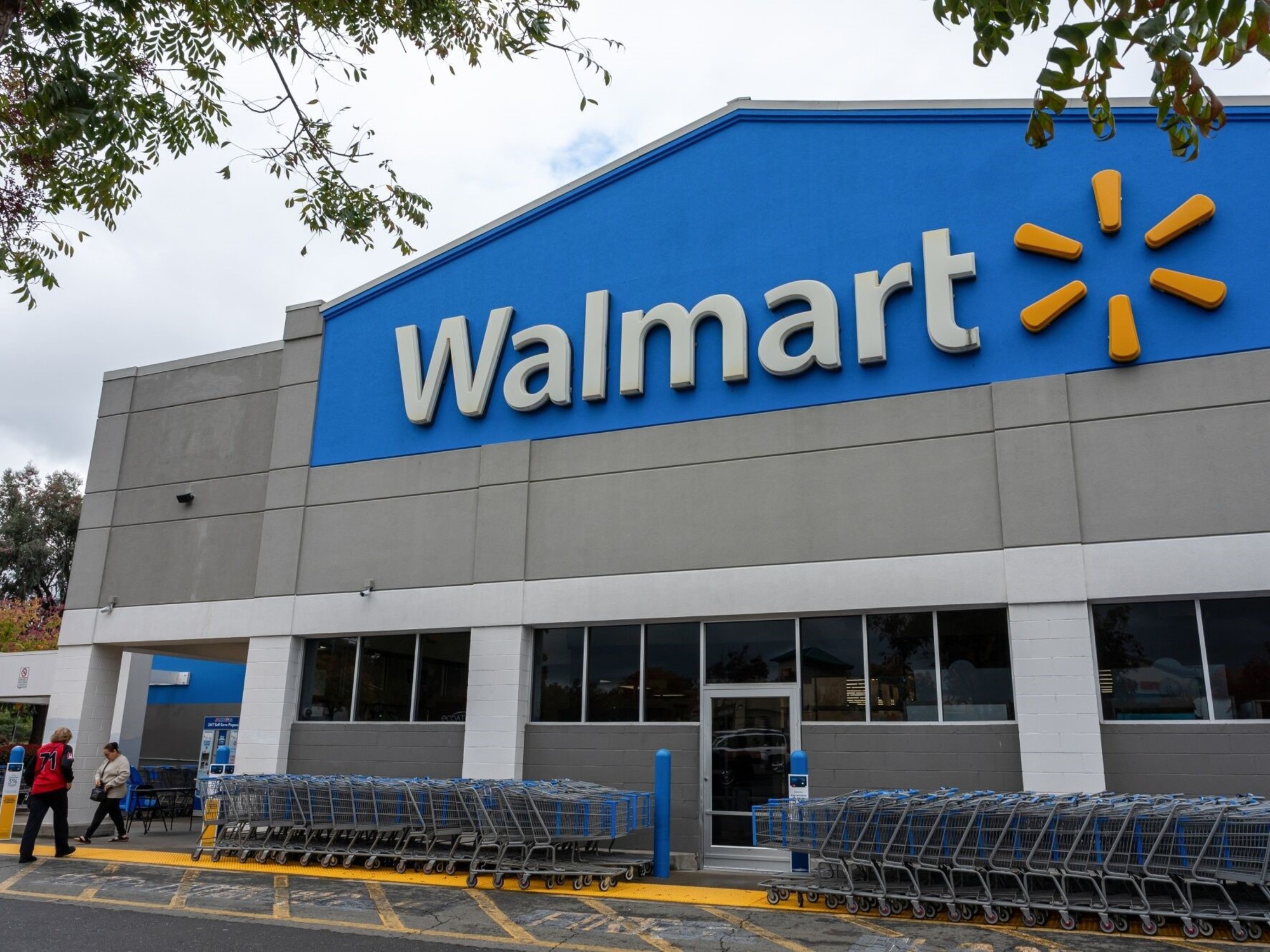 Walmart comenzará a multar, en Canadá, a las personas que no dejen el carrito en el lugar correcto | FM Avenida