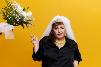 “Yo fui criada para atender a un marido”: cómo revertir una historia de mandatos, casamiento y divorcio, a través del humor | FM Avenida