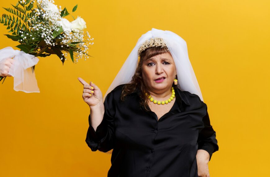 “Yo fui criada para atender a un marido”: cómo revertir una historia de mandatos, casamiento y divorcio, a través del humor | FM Avenida