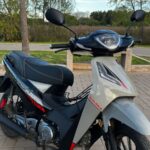 Robo en barrio San Francisco: dejaron la moto en la calle por unos minutos y se la robaron