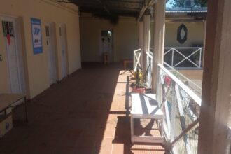 "Cada vez peor": las obras en el muelle de la escuela de Los Laureles no comenzaron y crece la preocupación | FM Avenida