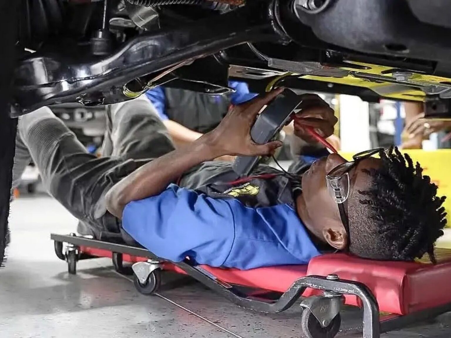 ¿Cuánto gana un mecánico en Florida? Salario por hora y especialidades en abril de 2026 | FM Avenida