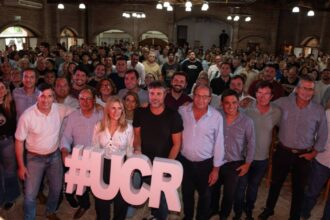 ¿Se despierta la UCR? Más de 500 dirigentes se reunieron en Saladillo y buscan construir una opción propia en Provincia | FM Avenida