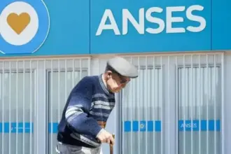 ANSES anunció aumento para jubilaciones, pensiones y asignaciones y bono de $70 mil: a cuánto llegará la mínima en abril | FM Avenida