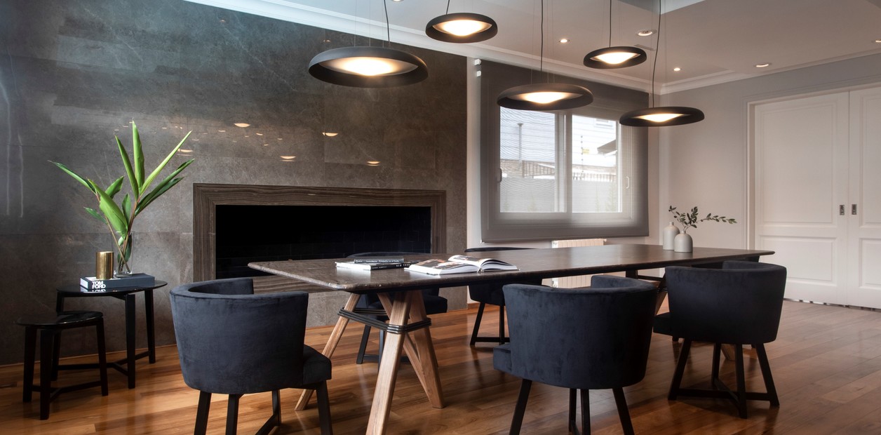 Adiós para siempre a la mesa del comedor: la nueva tendencia que la reemplaza | FM Avenida