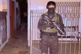 Allanan dos casas, pero encuentran cocaína y marihuana en el lugar menos pensado: en el asiento de bebé del auto | FM Avenida