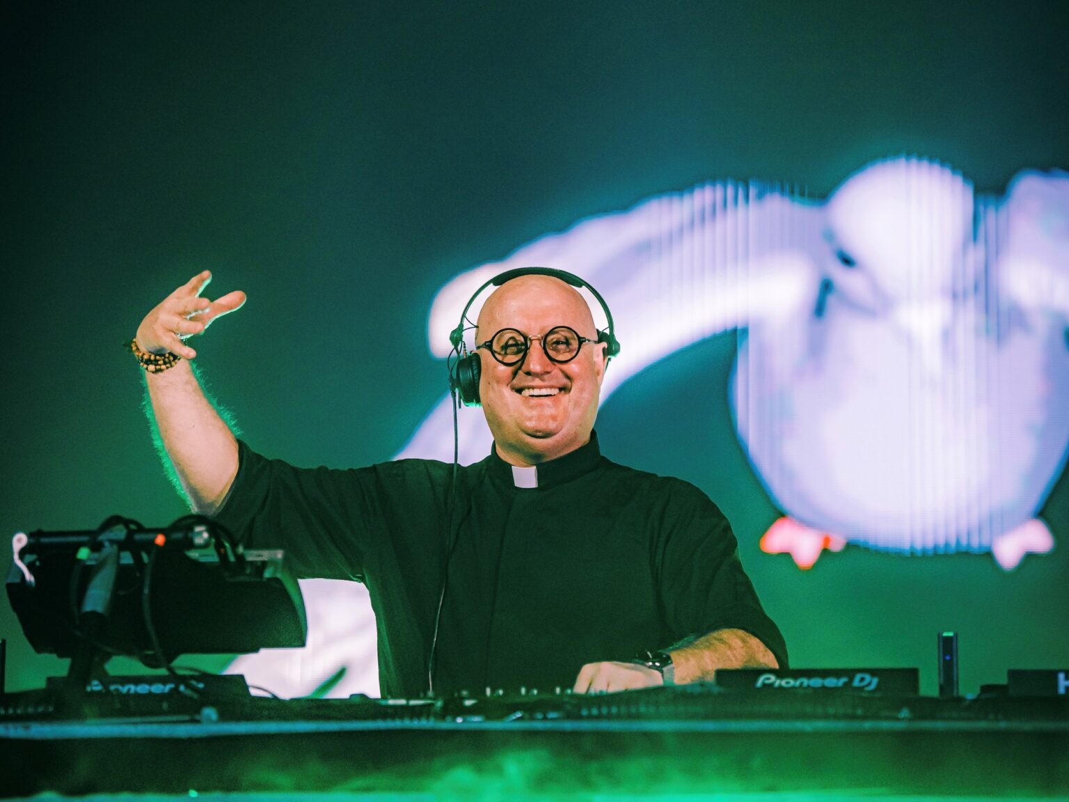 Aniversario de la muerte del Papa Francisco: todo sobre el homenaje del Padre Guilherme en Plaza de Mayo este 18 de abril | FM Avenida