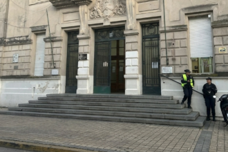 Autoridades escolares y policiales refuerzan la seguridad tras las pintadas y videos con amenazas | FM Avenida