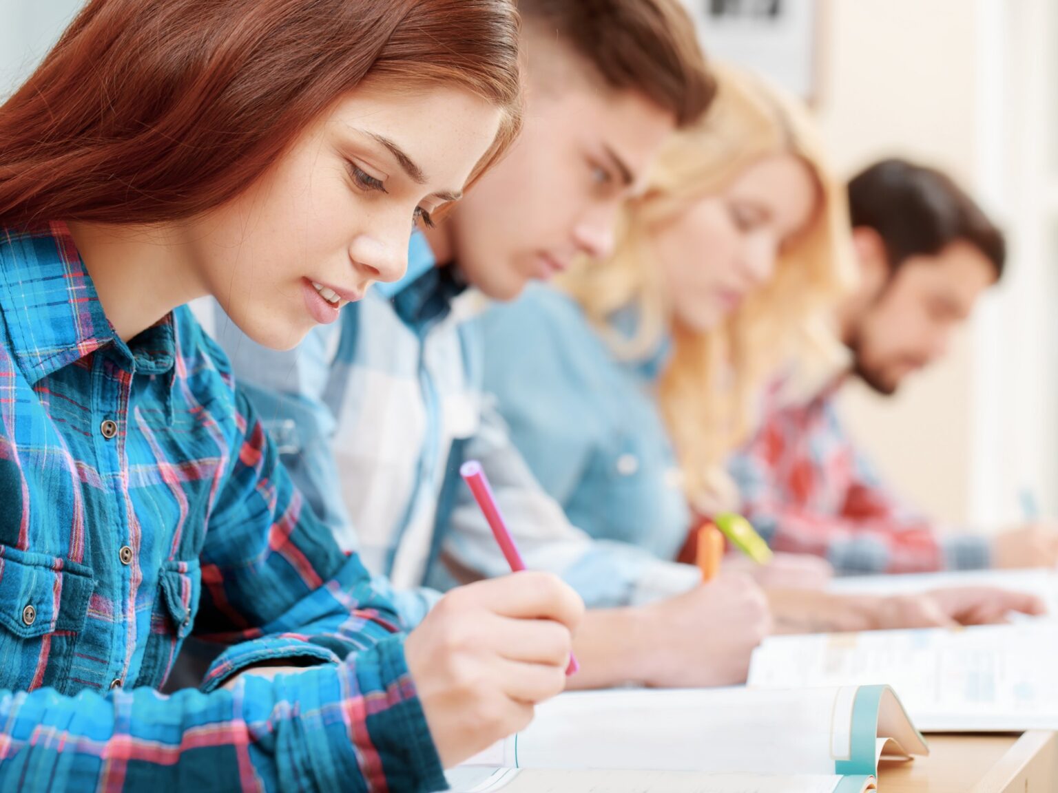 Buscan jóvenes para capacitarlos gratis en periodismo: qué ofrecen y cómo postularse | FM Avenida