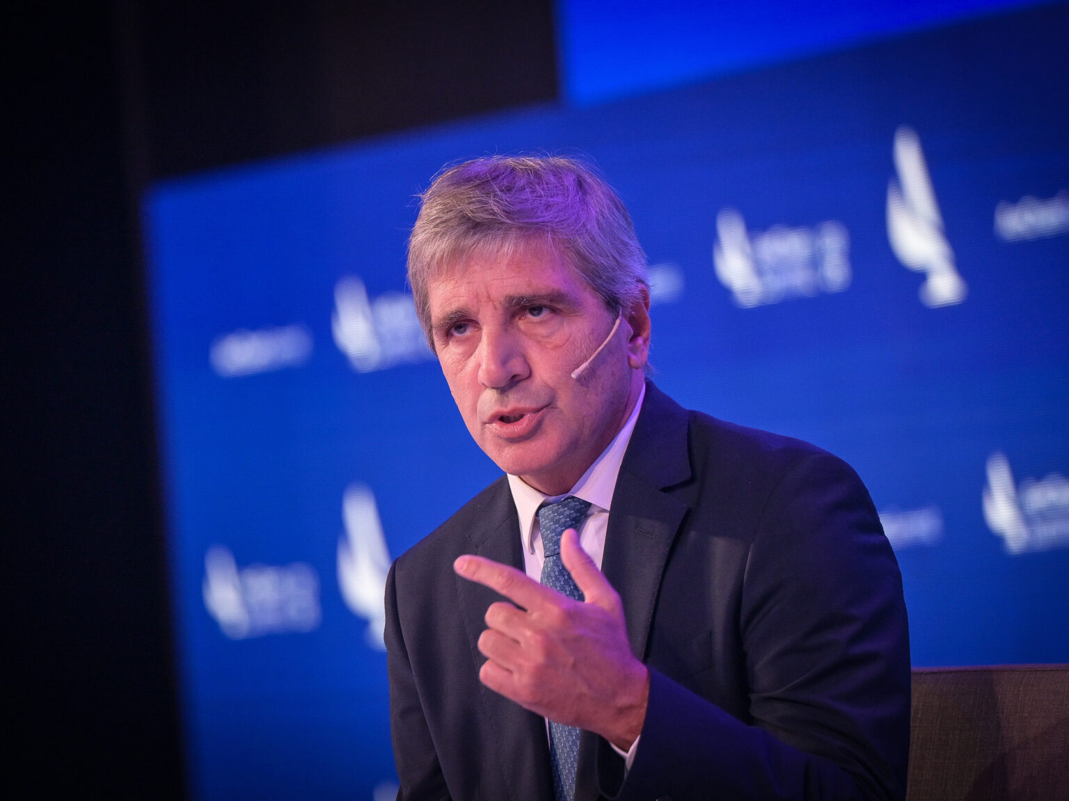 Caputo reiteró que la inflación se desacelerará desde abril y prometió que se vienen "los mejores 18 o 20 meses de la Argentina en las últimas décadas" | FM Avenida