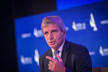 Caputo reiteró que la inflación se desacelerará desde abril y prometió que se vienen "los mejores 18 o 20 meses de la Argentina en las últimas décadas" | FM Avenida